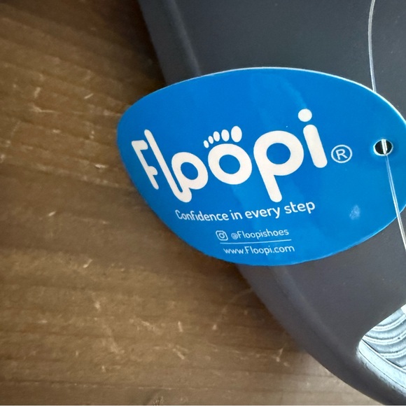 NWT gray Floopi cushion rubber Sophie Comfort Slide Sandals Size 8 - Picture 4 of 5